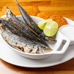 Sardinas Fritas con arepitas